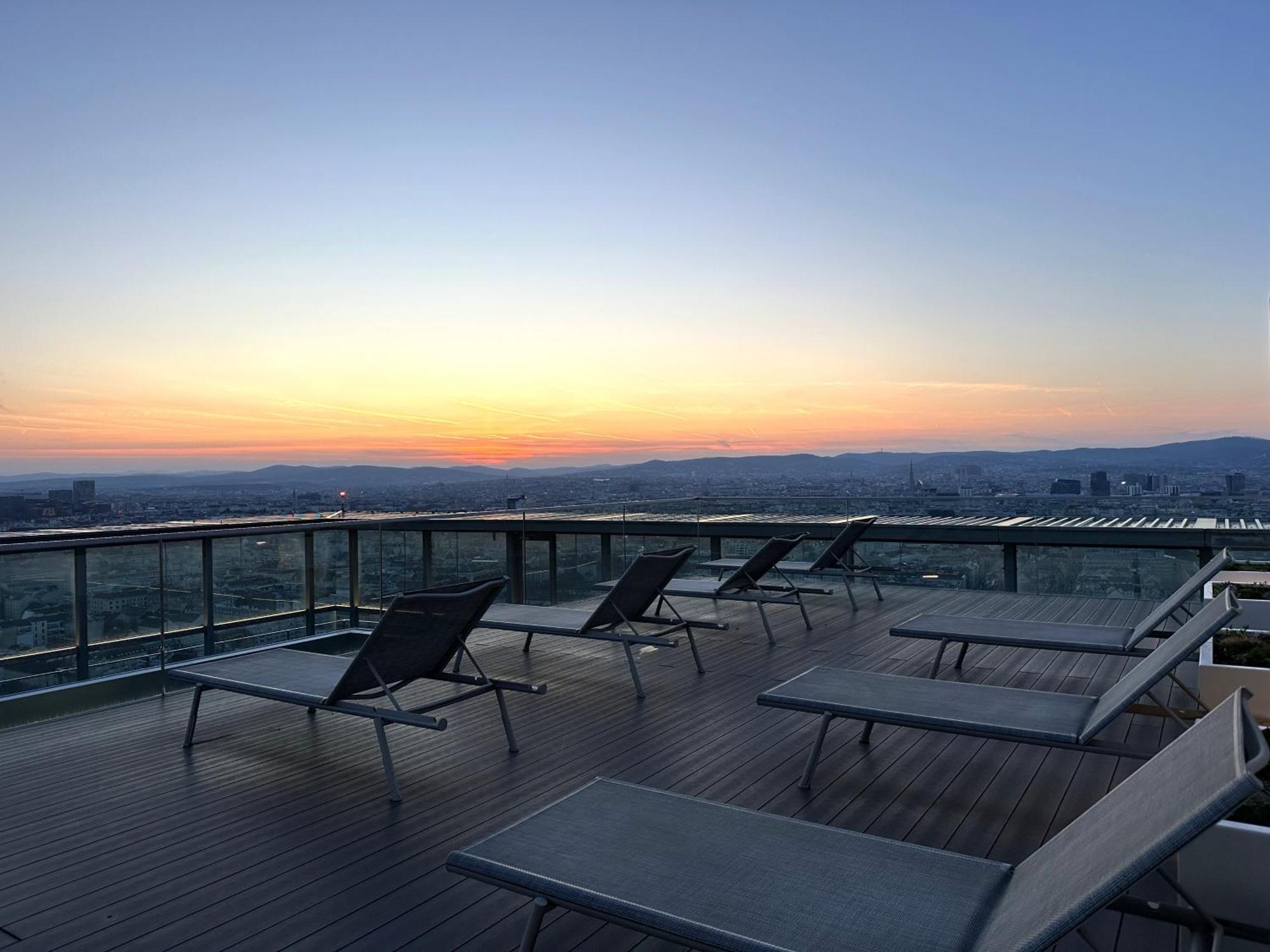 Panorama Sky Apartment I Rooftop Pool I Metro Station Wien Eksteriør billede